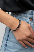 Load image into Gallery viewer, Regal Wraparound - Black